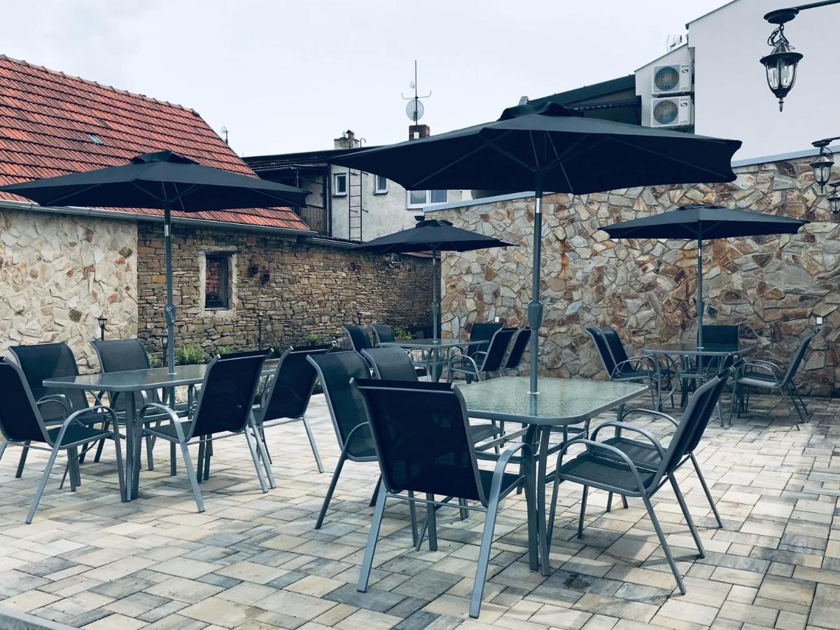 Cafe De La Creme Hotel Kuzelov Buitenkant foto